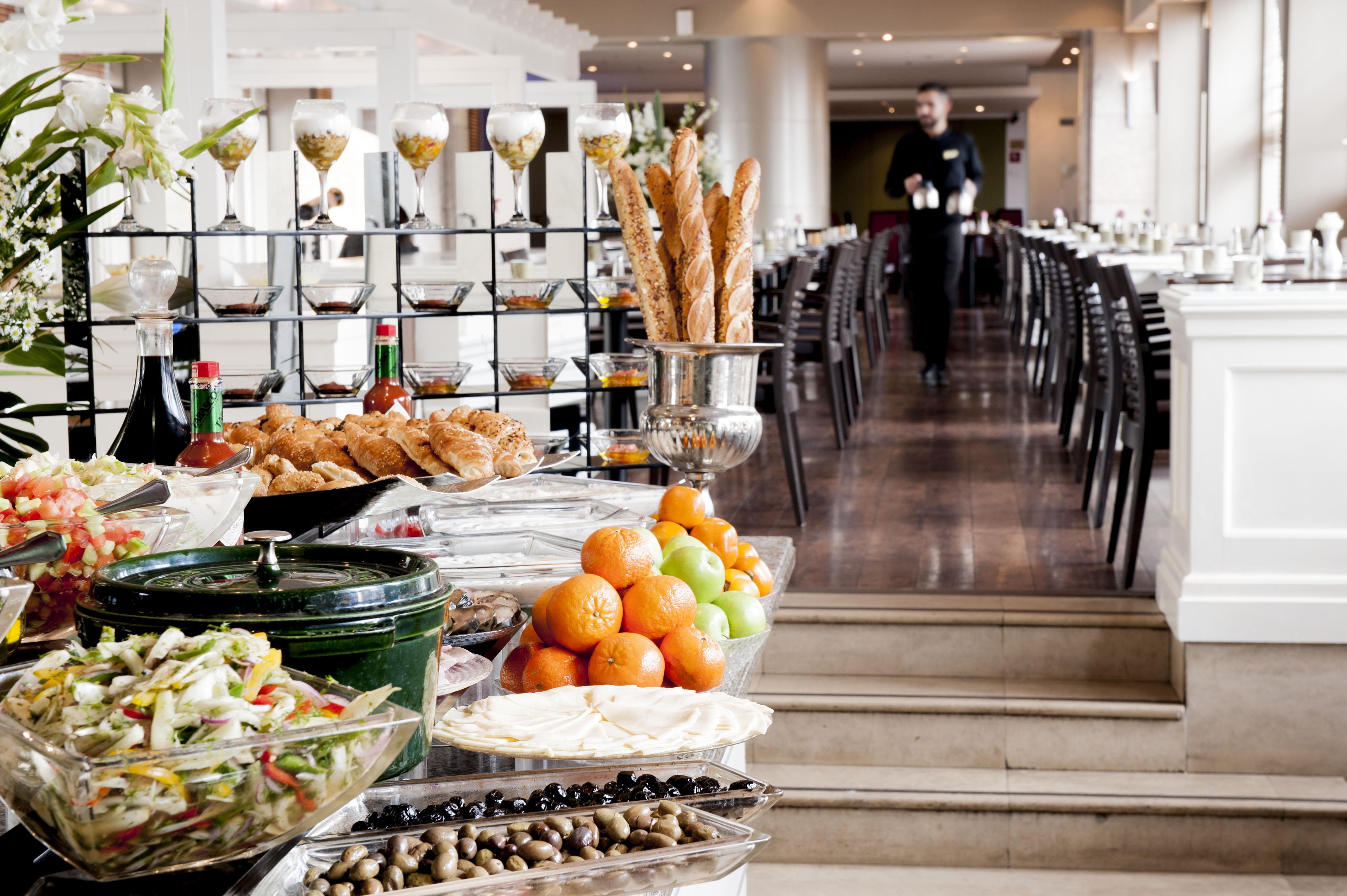 Leonardo City Tower Hotel Tel Aviv Giv'atayim Exteriör bild The restaurant