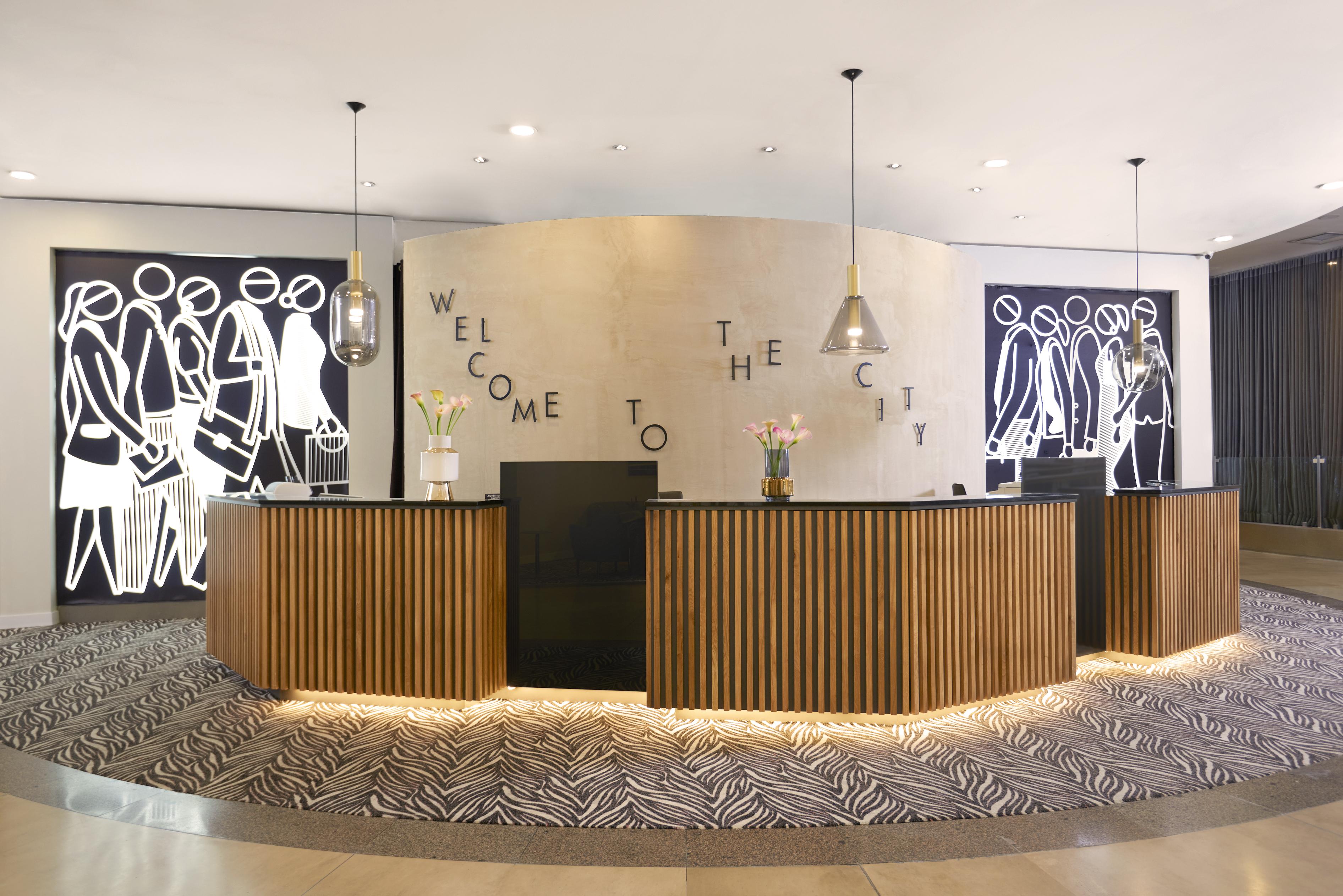 Leonardo City Tower Hotel Tel Aviv Giv'atayim Exteriör bild The City Hotel reception