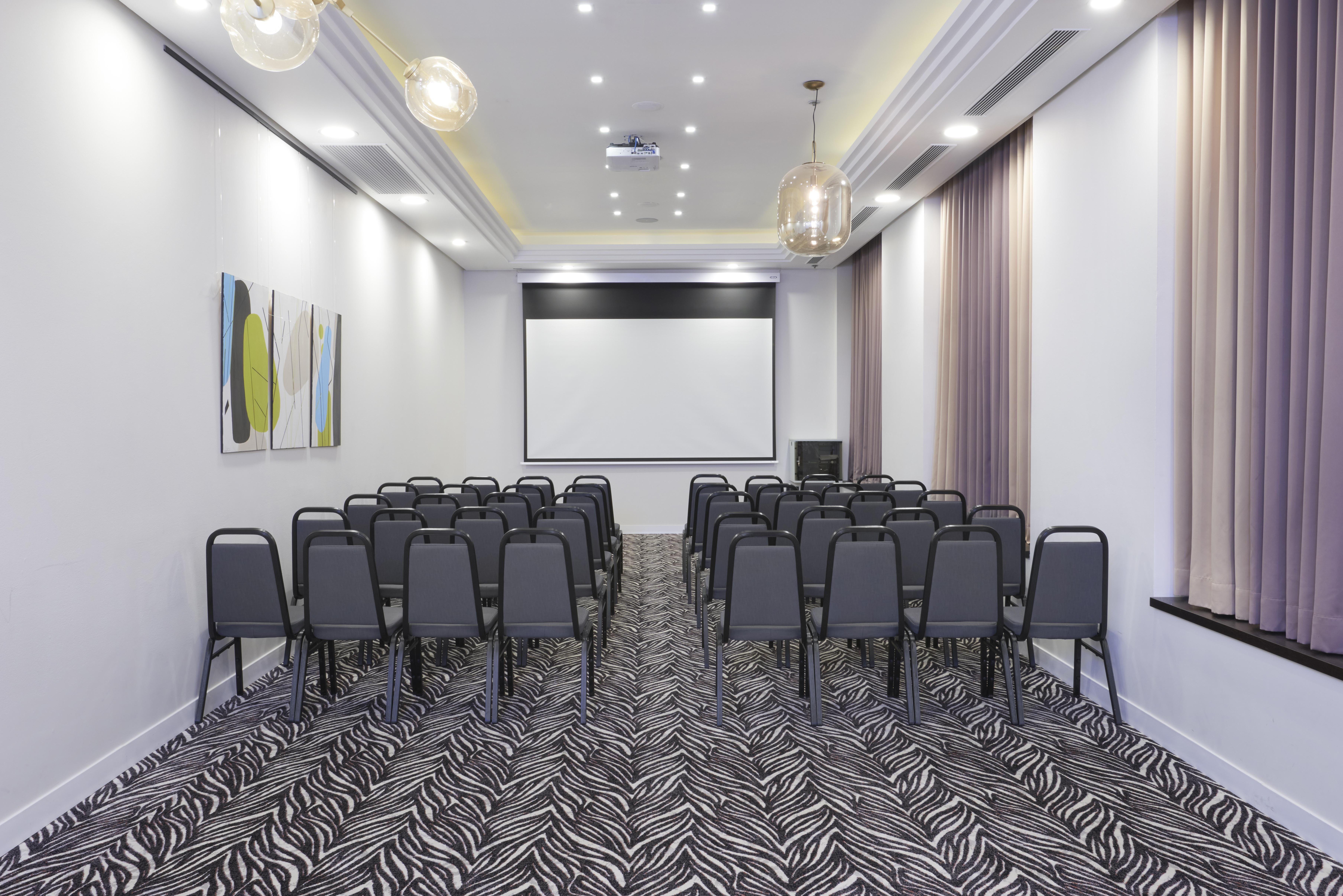 Leonardo City Tower Hotel Tel Aviv Giv'atayim Exteriör bild Meeting room