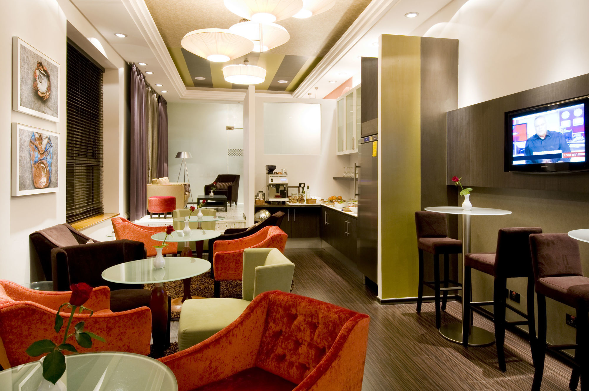 Leonardo City Tower Hotel Tel Aviv Giv'atayim Exteriör bild The lounge at the airport