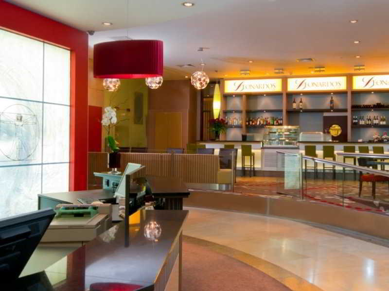 Leonardo City Tower Hotel Tel Aviv Giv'atayim Exteriör bild The bar at the hotel