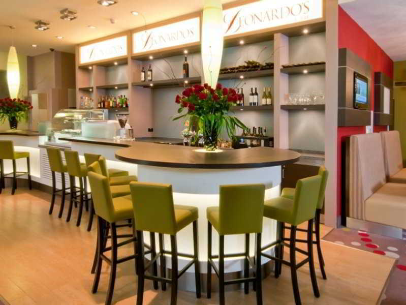 Leonardo City Tower Hotel Tel Aviv Giv'atayim Exteriör bild Bar